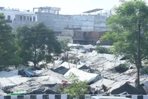 इस सरकारी जमीन पर 200 से अधिक झुग्गियां... 15 वर्षों में बढ़ती गई अवैध कब्जों की संख्या, नोटिस के बाद भी नहीं छोड़ा कब्जा