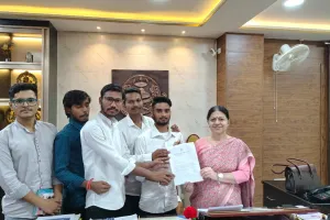 Lucknow University: एनएसयूआई ने कुलपति को सौंपा ज्ञापन, दोहरी फीस वसूली से जुड़ा है मामला