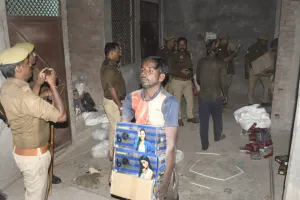 शहर में मिला आतिशबाजी का अवैध भंडार, पुलिस ने की छापेमारी कर सील किया गोदाम... सालों पहले खत्म हो चुका लाइसेंस