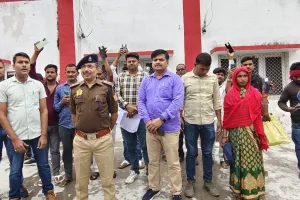 Amethi News: सर्विलांस और स्वाट टीम ने 75 मोबाइल फोन किए बरामद, एएसपी ने लौटाए चोरी के सभी फोन