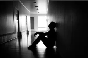 स्कूलों में बढ़ता खौफ: एक के बाद एक छात्र कर रहे आत्महत्या, मां-बाप बोले – “बचाओ हमारे बच्चों को!”, विशेषज्ञों ने सुलझाई गुत्थी