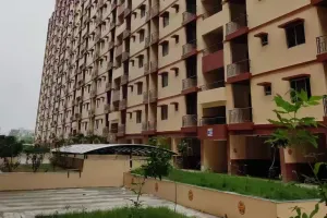 Vrindavan Scheme: भूखंडों पर कब्जा मिलने का इंतजार कर रहे किसान, 10 महीने बाद भी हाथ खाली