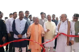 '2017 में ही तय किया था कि यूपी की छवि बदलेंगे...', सीएम योगी ने बांटे 72 परिवारों को फ्लैट, कहा- गरीबों का शोषण करने वालों को छोड़ेंगे नहीं