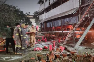 गोरखपुर के रूंगटा इंडस्ट्रीज में लगी आग, 100 दमकलकर्मियों ने 25 घंटे की कड़ी मेहनत... बुझाई आग