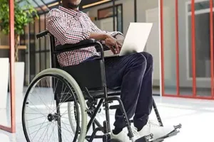 दिव्यांगजन की समस्याओं के त्वरित निस्तारण को मोबाइल कोर्ट,  लखनऊ विश्वविद्यालय में हुआ आयोजन