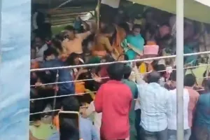 Venkateswara Swamy Temple:  वेंकटेश्वर स्वामी मंदिर में भगदड़ से 10 लोगों की मौत, मृतकों में अधिकतर महिलाएं, पीएम-सीएम ने जताया शोक