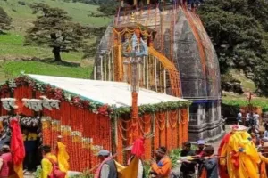 द्वितीय केदार श्री मद्महेश्वर मंदिर के कपाट हुए बंद, चल विग्रह उत्सव डोली का देव निशानों के साथ 21 नवंबर को उखीमठ आगमन