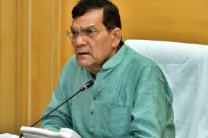 जनता के कार्यों में लापरवाही बर्दाश्त नहीं की जाएगी, एके शर्मा ने अधिकारियों को दिए सख्त निर्देश