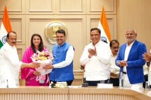 महाराष्ट्र सरकार ने मंधाना, जेमिमा और राधा को 2.25 करोड़ के नकद पुरस्कार से किया सम्मानित 