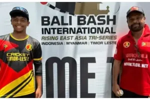 अंतरराष्ट्रीय क्रिकेट में पिता-पुत्र की जोड़ी का कमाल, 50 के पापा...17 का बेटा पहली बार एक टीम के लिए उतरे मैदान पर