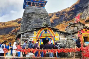 Tungnath Temple: शीतकाल के लिए तृतीय केदार भगवान तुंगनाथ के कपाट बंद, फुलों से सजा मंदिर परिसर