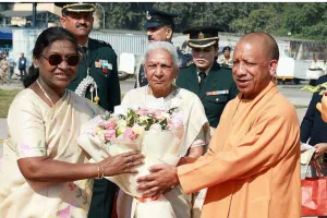 लखनऊ पहुंचीं राष्ट्रपति द्रौपदी मुर्मू, मुख्यमंत्री और राज्यपाल ने किया स्वागत 