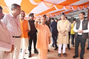 पीएम के कार्यक्रम में न हो लापरवाही... मुख्यमंत्री योगी ने बनारस रेलवे स्टेशन पर की तैयारियों की समीक्षा