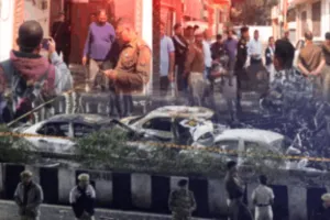 दिल्ली ब्लास्ट को लेकर लखनऊ में ताबड़तोड़ एक्शन...  ATS ने पारा के कुंदन विहार से भाई-बहन को पकड़ा, 13 संदिग्ध से पूछताछ