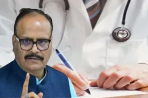 उत्तर प्रदेश में कमीशनखोर डॉक्टरों की टोह ले रही सरकार, स्वास्थ्य विभाग ने दी है चेतावनी बाहर की दवा लिखने वाले डॉक्टरों पर होगी कार्रवाई