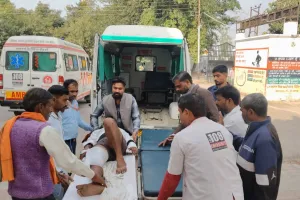 3 घंटे में 25 बार की कॉल,  तब पहुंची एम्बुलेंस... अस्पताल में भी घंटों दर्द से तड़पता रहा घायल युवक