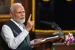 G-20 सम्मेलन में शामिल होने के लिए दक्षिण अफ्रीका रवाना हुए पीएम मोदी, कहा- 'वसुधैव कुटुम्बकम' के आधार पर रखेंगे भारत का नजरिया 
