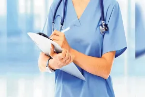 Bareilly:  गर्भवती को निजी अस्पताल में ले जाने में स्टाफ नर्स और एएनएम दोषी