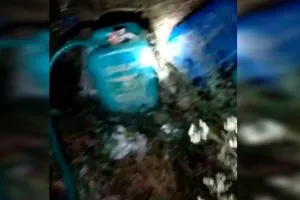 Bareilly: टिसुआ रेलवे स्टेशन पर खड़े इंजन से तेल चोरी...वीडियो वायरल होने के बाद हड़कंप