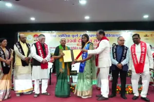 दीक्षांत समारोह: रूहेलखंड विश्वविद्यालय के टॉपर्स को राज्यपाल आनंदी बेन पटेल ने स्वर्ण पदक देकर किया सम्मानित