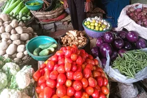 Moradabad : पहले से ही महंगी थाली का बजट 15 दिन में और बढ़ा, आमजन परेशान