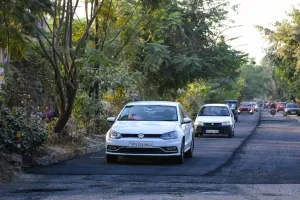 Moradabad: महानगर में सड़कों के गड्ढों से मिलने लगी निजात, नहीं खाने पड़ेंगे हिचकोले