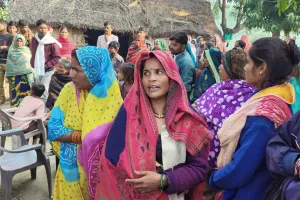 लखीमपुर खीरी : पांच घंटे बाद पुलिस के समझाने पर माने परिजन, शव दफनाया