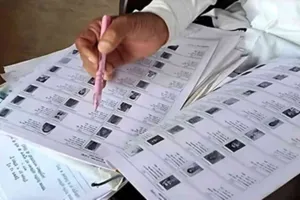 एसआईआर : सिटी और कैंट की धीमी प्रगति पर जिलाधिकारी ने जताई नाराजगी