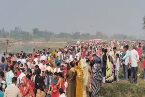 कार्तिक पूर्णिमा : हर-हर गंगे के जयकारों के साथ किया स्नान...दर्जनों गांवों के श्रद्धालु पहुंचे रामगंगा 