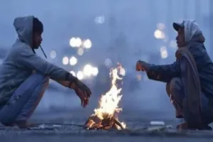 Moradabad: ठंड ने बढ़ाई सिहरन...दिन में निकली धूप से राहत