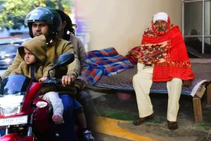 Moradabad : सुबह और रात की ठिठुरन ने किया परेशान...अलाव के लिए अब तक तय नहीं स्थान