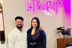 लव बर्ड्स :  मोहब्बत जो वक्त से जीत गई