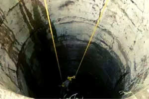 कुएं में फंसी जिंदगी... 24 घंटे से रेस्क्यू में जुटी SDRF, आगरा के रियांश का अबतक कोई पता नहीं 