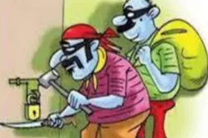 हरदोई में पुलिस लाइन में चोरी:  सरकारी क्वार्टर से चोरों ने उड़ाया लाखों का माल, SP समेत 4 पुलिसकर्मी निलंबित 