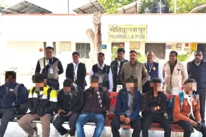 बिना टिकट यात्रा करते पुलिसकर्मियों समेत 158 यात्री पकड़े गये, रेलवे प्रशासन ने एक लाख से अधिक वसूला जुर्माना