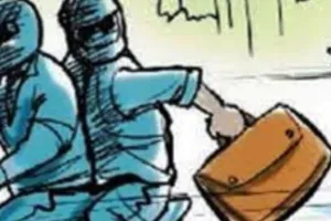  पहले पीटा फिर लूटा...  कौशांबी में घर लौट रहे सर्राफा कारोबारी से बदमाशों ने की लूट, रिपोर्ट दर्ज