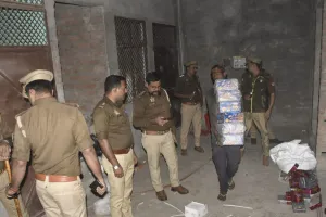 एक चिंगारी मचा देती तबाही... शहरी इलाके में बड़ी मात्रा में पटाखा मिलने से हड़कंप...व्यापारी पर मुकदमा