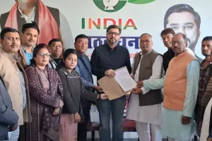 TET अनिवार्यता के विरोध में सांसद को सौंपा ज्ञापन, शिक्षकों के प्रतिनिधिमंडल ने की संसद में मुद्दा उठाने की मांग