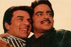  धर्मेंद्र को यादकर भावुक हुए शत्रुघ्न सिन्हा,   परिवार से मिलकर बोले- उनके बच्चो से मिलना इमोशनल कर देने वाला पल 