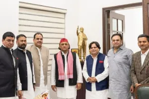  पीलीभीत :   सपा ज्वॉइन करेंगे बसपा सरकार के पूर्व मंत्री फूलबाबू, अखिलेश यादव से मुलाकात...    