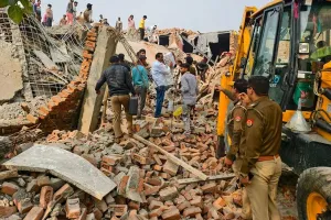   नोएडा में निर्माणाधीन मकान ढहा:  चार मजदूरों की मौत, मकान मालिक के खिलाफ मामला दर्ज  