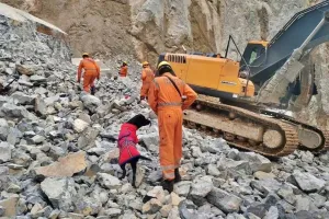 सोनभद्र खदान हादसे में मृतकों की संख्या हुई सात, युद्ध स्तर पर चल रहा रेस्क्यू अभियान