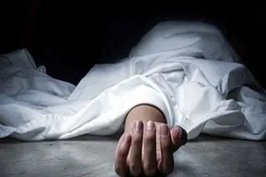   वाराणसी में सड़क किनारे मिला संदिग्ध शव:  पुलिस जांच में जुटी, परिजनों ने हत्या का आरोप लगाकर सड़क की जाम  
