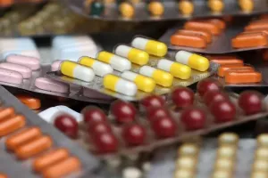 केजीएमयू के HRF से मिलेंगी10 हजार प्रकार की दवाएं...   नए टेंडर में बढ़ाई गईं Medicines, मरीजों को मिलेगी राहत