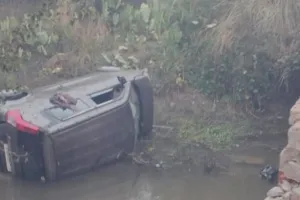   पुल से टकराई... हवा में उछलते हुए नाले में जा गिरी कार; युवक की मौत, पुलिस ने जांच की शुरू  