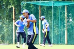   सैयद मुश्ताक अली ट्रॉफी : इकाना स्टेडियम में टीमों ने किया कड़ा अभ्यास, हैट्रिक जीत के इरादे से उतरेगी मुंबई 