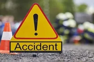  नोएडा के सेक्टर 113 में बड़ा हादसा : मूर्ति विसर्जित कर लौट रहे पिकअप वाहन पुल से गिरा, 3 की मौत 