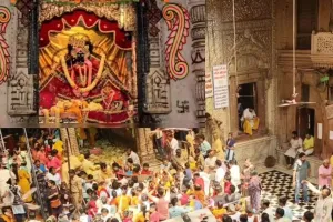  बांके बिहारी मंदिर से दर्शन के लिए नहीं लगाने पड़ेगी लंबी कतारे , 2026 में लाइव स्ट्रीमिंग की तैयारी कर रहा प्रशासन 