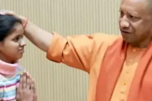  कानपुर की मूक-बधिर ख़ुशी से सीएम योगी की छोटी सी मुलाकात, शिक्षा और आवास की उठाई जिम्मेदारी