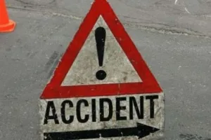 Kushinagar News: पुल की रेलिंग से टकराई कार, दो लोगों की मौत 